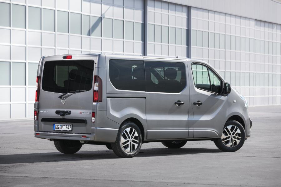  Opel Vivaro Tourer BiTurbo 2017 года  (фото 11 из 19)
